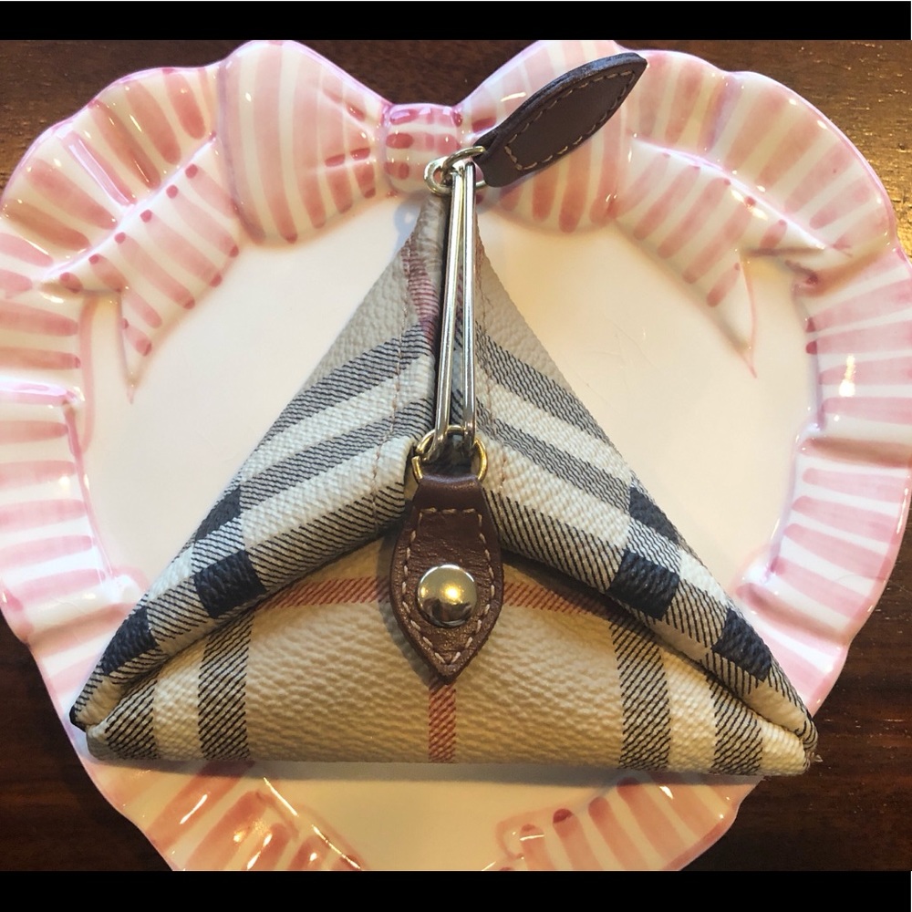 Vintage Burberry Coin purse in good pre-own condition